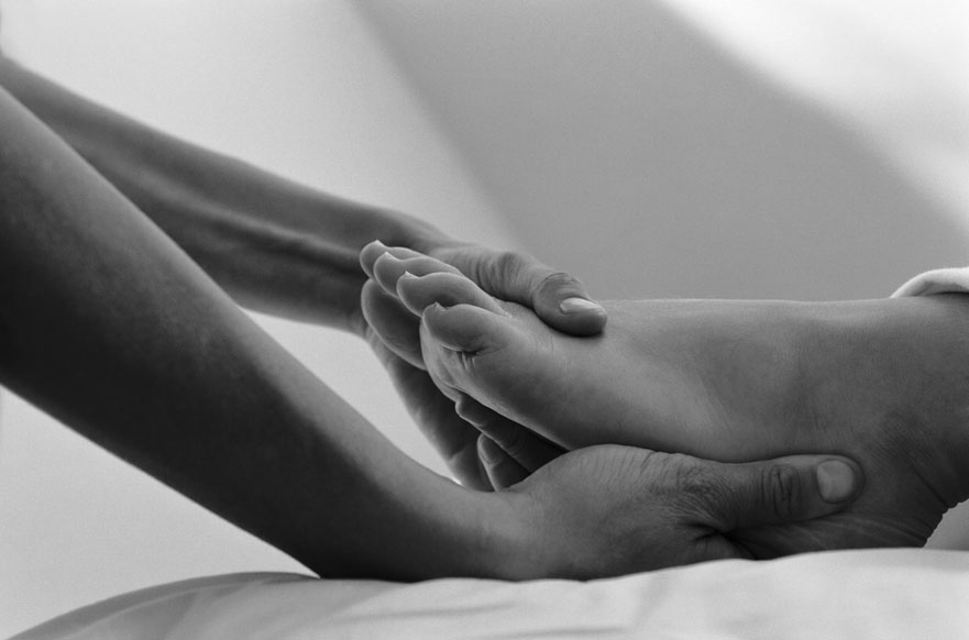 Нежные женские руки заботливой супруги делают массаж члена довольному мужу